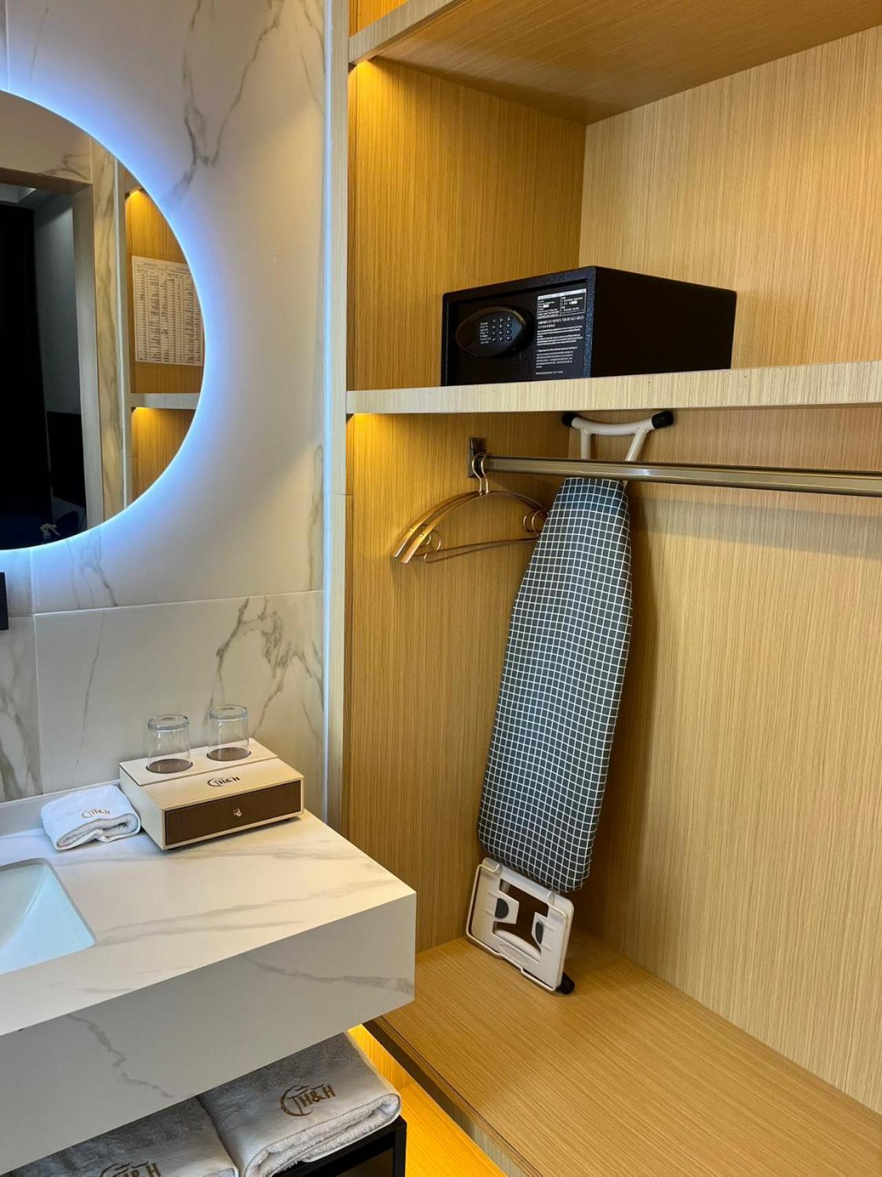H&H Hotel Kinszasa Zewnętrze zdjęcie