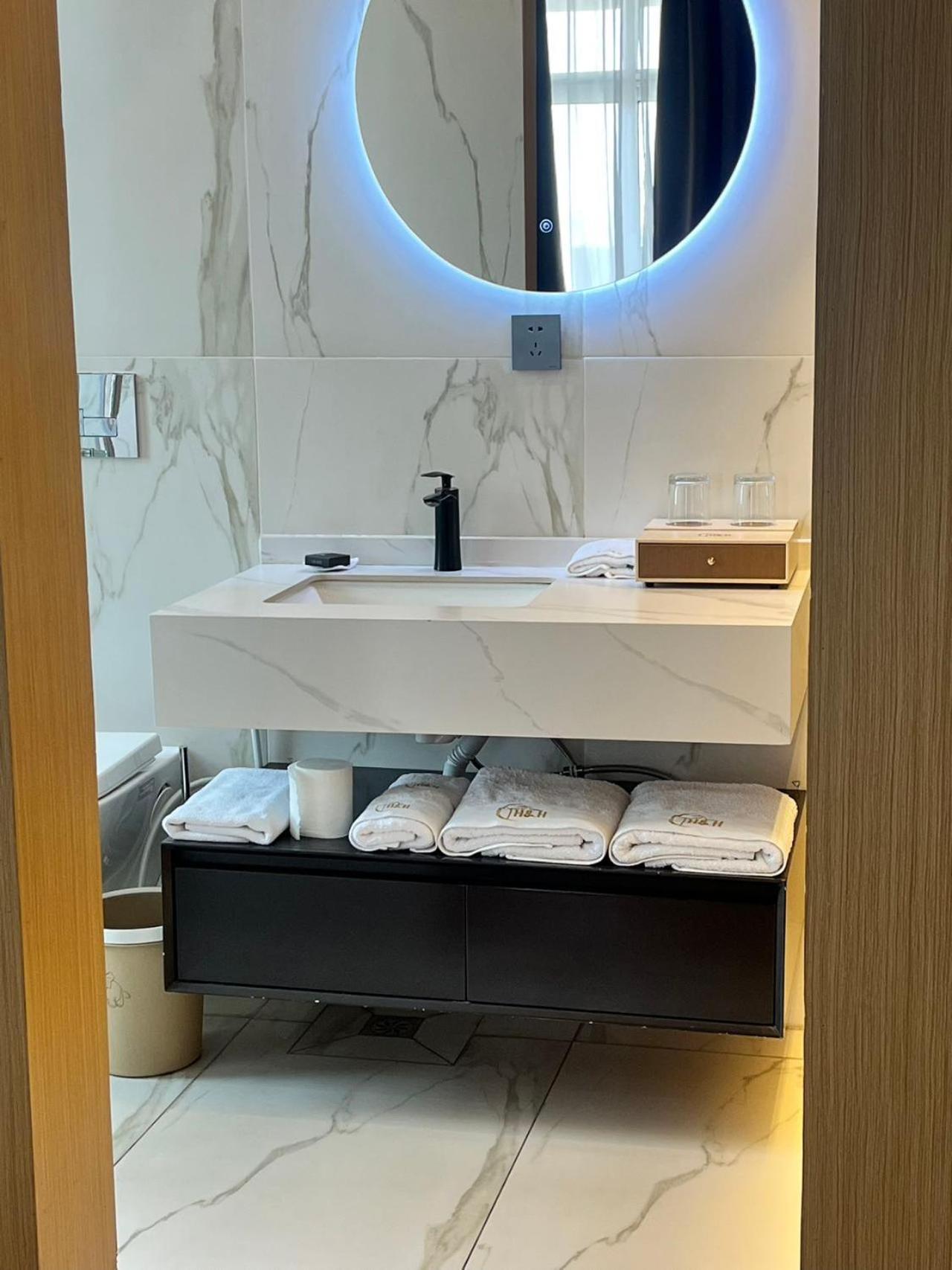 H&H Hotel Kinszasa Zewnętrze zdjęcie
